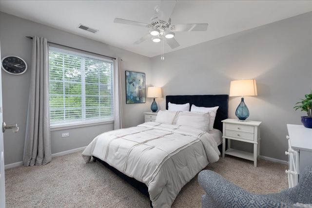 908 WINNERS CUP Court, Naperville, IL 60564