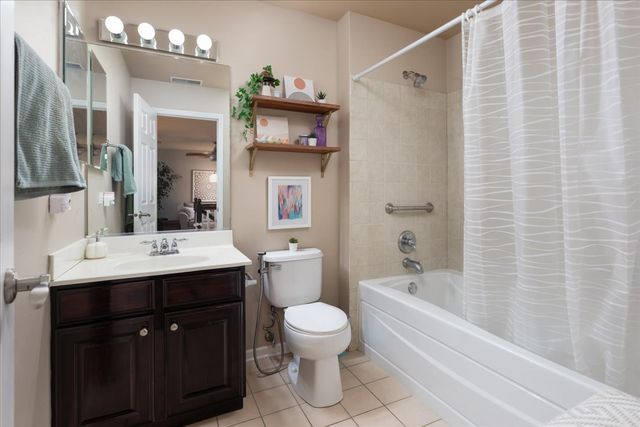 908 WINNERS CUP Court, Naperville, IL 60564