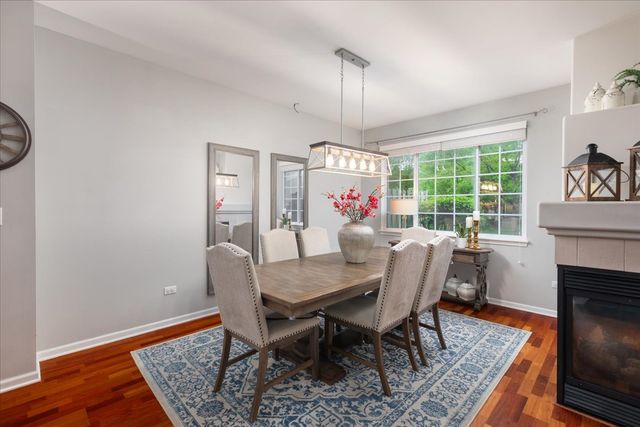 908 WINNERS CUP Court, Naperville, IL 60564