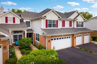 908 WINNERS CUP Court, Naperville, IL 60564