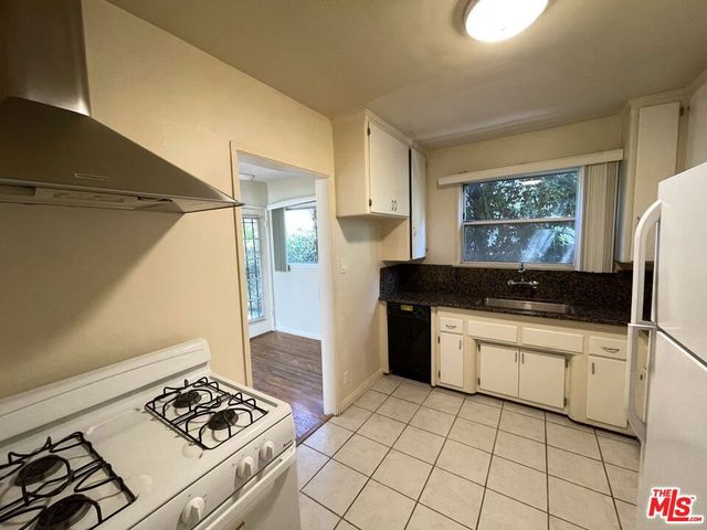 14940 Dickens St 1, Sherman Oaks, CA 91403