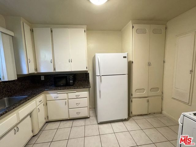 14940 Dickens St 1, Sherman Oaks, CA 91403