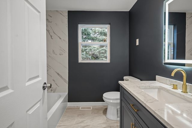 19 Newbury St, Providence, RI 02904