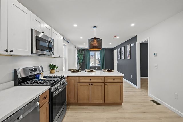 19 Newbury St, Providence, RI 02904