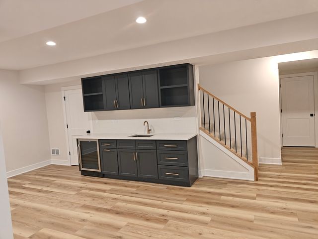 104 N Evergreen Avenue, Elmhurst, IL 60126