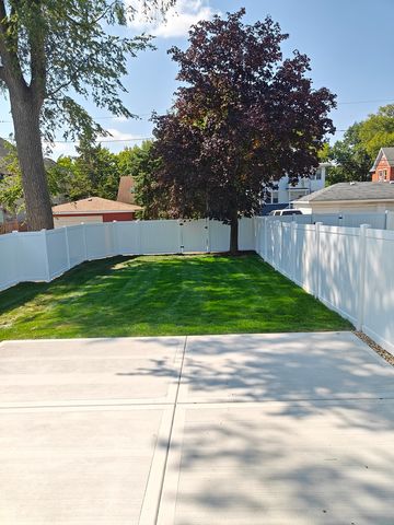 104 N Evergreen Avenue, Elmhurst, IL 60126