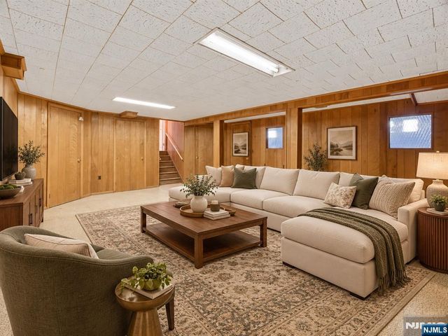 10 Aldom Circle, Caldwell, NJ 07006