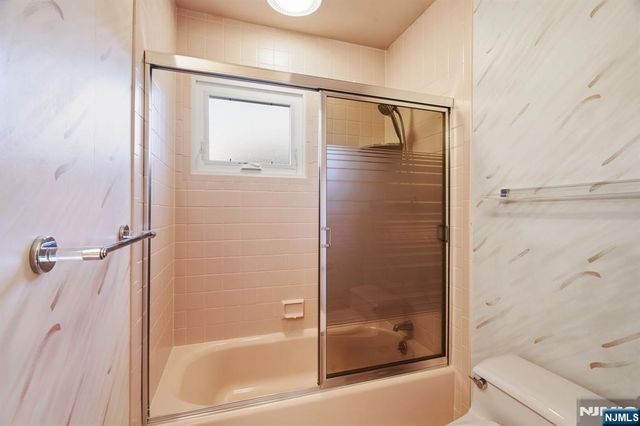 10 Aldom Circle, Caldwell, NJ 07006