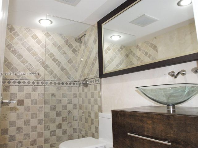 1901 Brickell Ave B1714, Miami, FL 33129