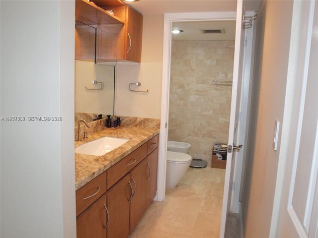 1901 Brickell Ave B1714, Miami, FL 33129