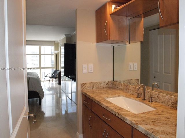 1901 Brickell Ave B1714, Miami, FL 33129