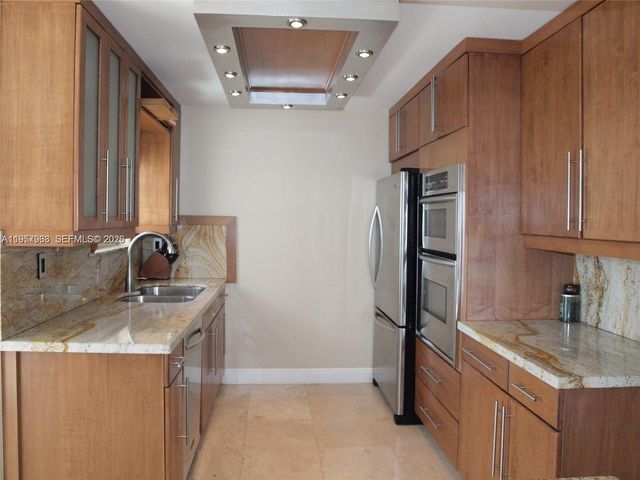 1901 Brickell Ave B1714, Miami, FL 33129