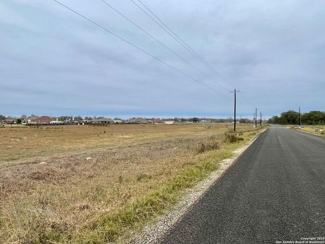 136 Pradera Ridge, Floresville, TX 78114