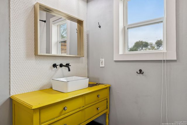 2902 Katy St, New Braunfels, TX 78130