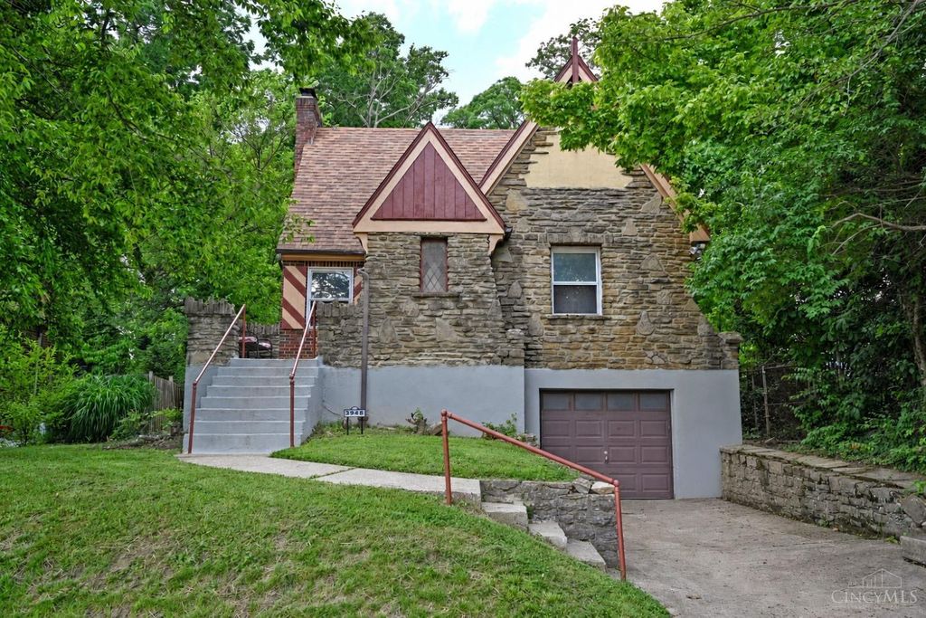 3948 Holman Circle, Silverton, OH 45236