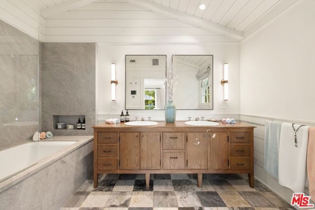 1441 Oriole Drive, Los Angeles, CA 90069