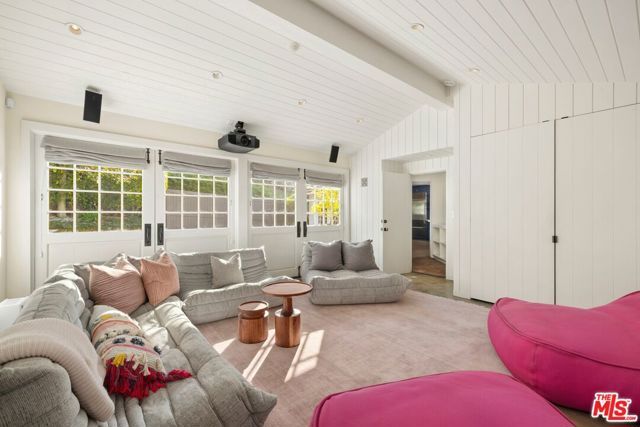 1441 Oriole Drive, Los Angeles, CA 90069