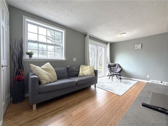 723 Longmeadow Road, Amherst, NY 14226
