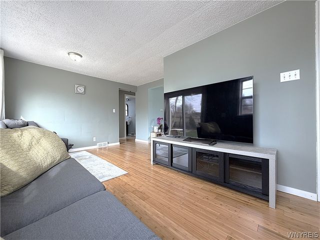 723 Longmeadow Road, Amherst, NY 14226