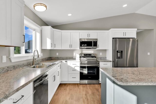 26 Pomelo Place, Moyie Springs, ID 83845