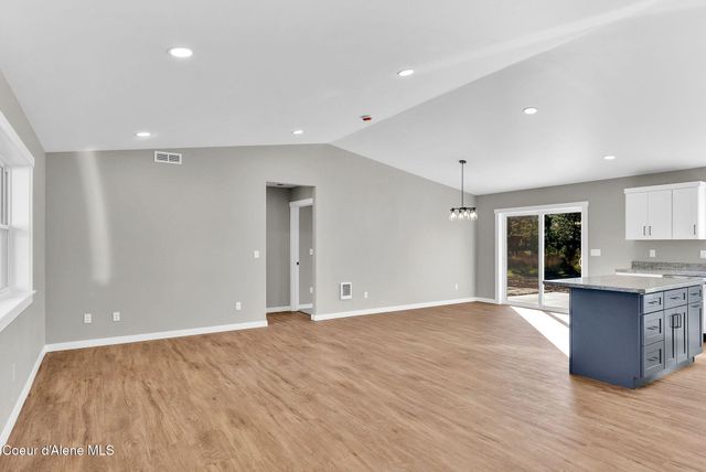 26 Pomelo Place, Moyie Springs, ID 83845