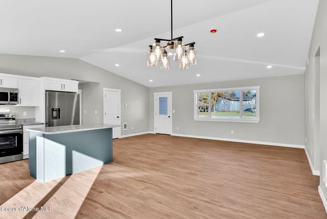 26 Pomelo Place, Moyie Springs, ID 83845