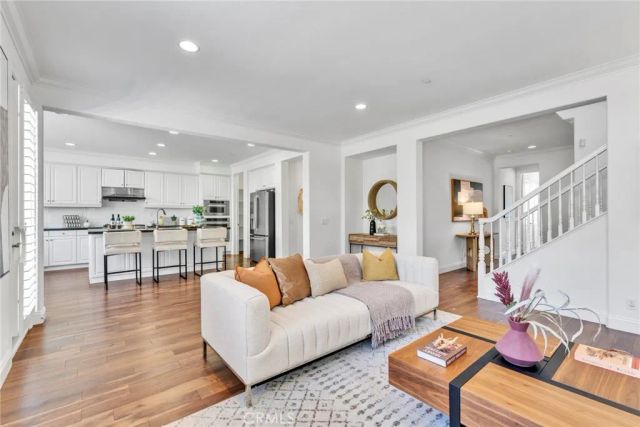 135 Willowbend, Irvine, CA 92612