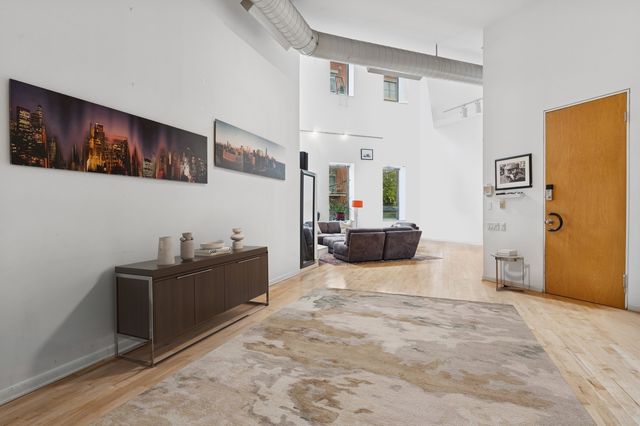 711 N MILWAUKEE Avenue 2, Chicago, IL 60642