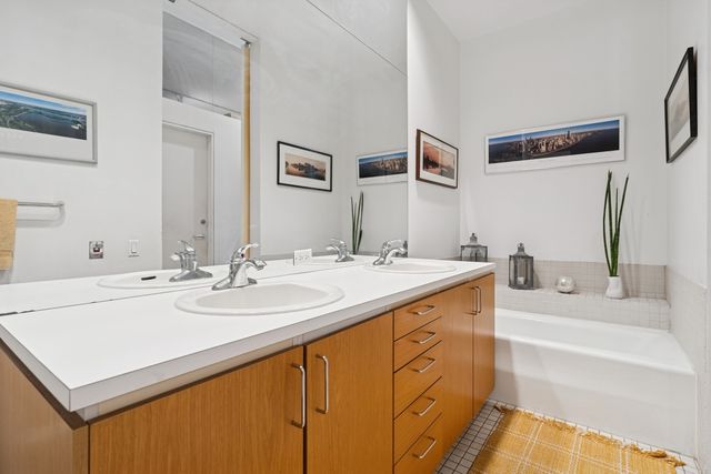 711 N MILWAUKEE Avenue 2, Chicago, IL 60642