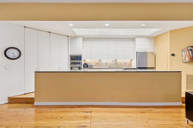 711 N MILWAUKEE Avenue 2, Chicago, IL 60642