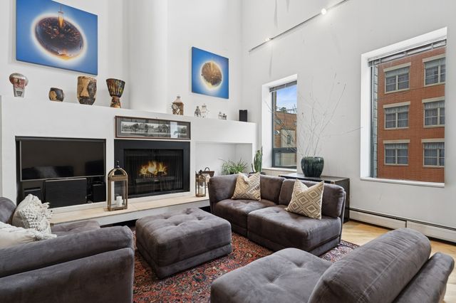 711 N MILWAUKEE Avenue 2, Chicago, IL 60642