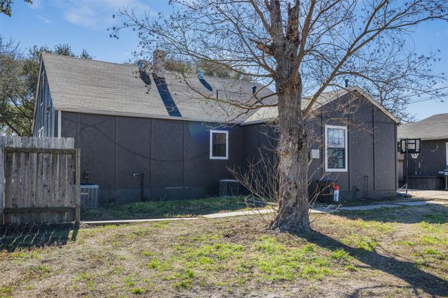 1479 E Hempstead ST, Giddings, TX 78942