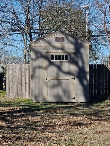 1479 E Hempstead ST, Giddings, TX 78942