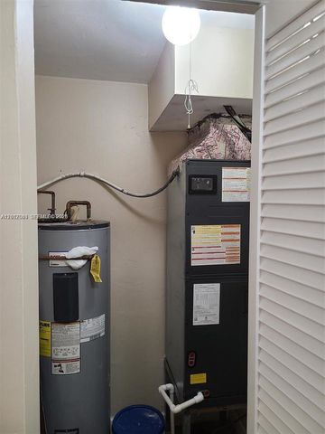 2713 NW 47th Ter 504, Lauderdale Lakes, FL 33313