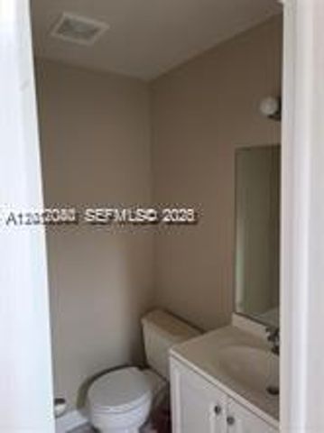 2713 NW 47th Ter 504, Lauderdale Lakes, FL 33313