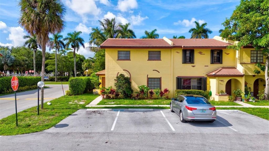 2713 NW 47th Ter 504, Lauderdale Lakes, FL 33313