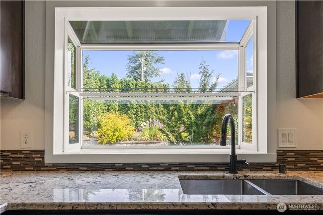 8414 NE 144th Place, Kirkland, WA 98034