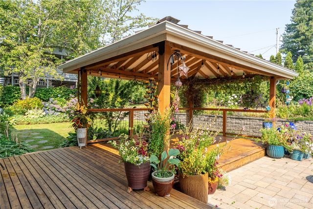 8414 NE 144th Place, Kirkland, WA 98034