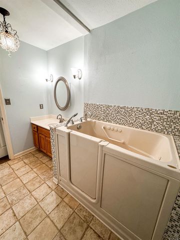 31 River Oaks Trace, Searcy, AR 72143