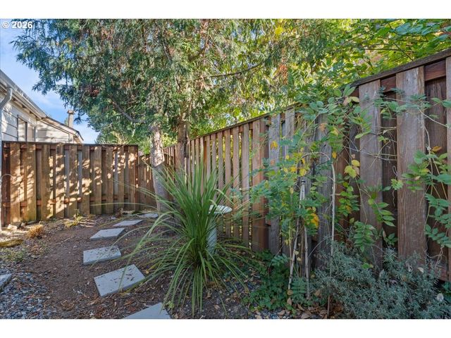 4844 Sw WEMBLEY Pl, Beaverton, OR 97005