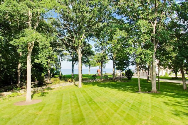 1765 Shore Acres Road, Lake Bluff, IL 60044
