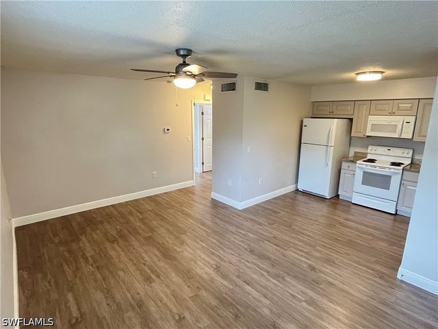 3325 Airport RD N B8, Naples, FL 34105