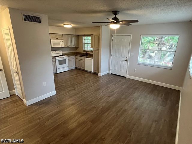 3325 Airport RD N B8, Naples, FL 34105