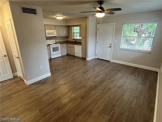 3325 Airport RD N B8, Naples, FL 34105
