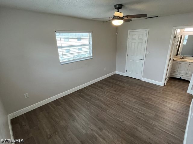 3325 Airport RD N B8, Naples, FL 34105