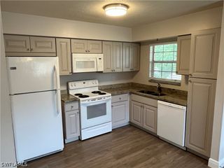3325 Airport RD N B8, Naples, FL 34105