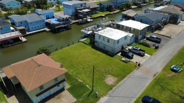 28 Lakeside Drive, Hitchcock, TX 77563