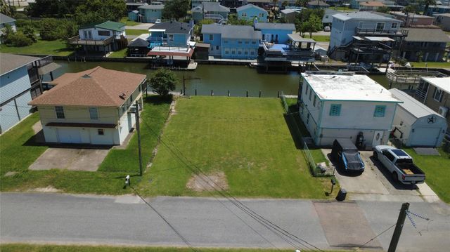 28 Lakeside Drive, Hitchcock, TX 77563