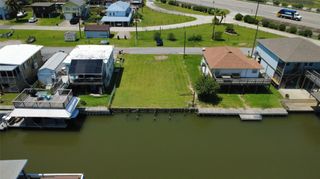 28 Lakeside Drive, Hitchcock, TX 77563
