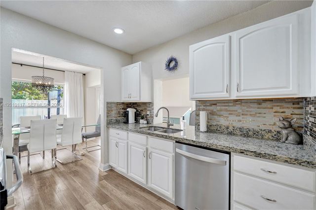 7511 NW 41st St, Coral Springs, FL 33065